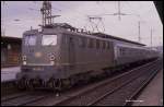 141305 steht als N 7915 nach Paderborn am 27.1.1990 um 14.27 Uhr abfahrbereit im Bahnhof Herford.