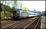 141178 fährt hier am 3.10.1997 uzm 12.40 Uhr mit dem Regionalzug nach Paderborn in Altenbeken ab.