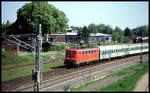 141233 erreicht hier am 7.5.2002 mit ihrem Nahverkehrszug aus Münster nach Osnabrück den Bahnhof Lengerich.