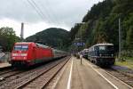 Während die E41 001 am 13.09.2014 auf den Triberger Bahnhofstagen stand, stand zwei Bahnsteige weiter drüben die 101 142-8 mit einem IC aus Konstanz in Richtung Norddeutschland ebenfalls in