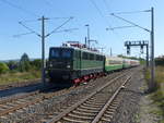 PRESS 242 001-6 mit dem DPE 1870 von Dresden Hbf nach Gotha, am 21.09.2019 in Erfurt-Vieselbach. Der Sonderzug verkehrte zum 125. Geburtstag der Gothaer Straßenbahn und zum 90. Geburtstag der Thüringerwaldbahn.