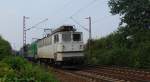 Am 10.08.09 fahren WAB 50 (Ex DR 242) und WAB 61 ostwrts durch Limmer.