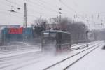 Nun bin ich mit den Bildern auch endlich im Jahr 2010 angelangt. 
Meine Erste Bahntour ging nach Dsseldorf Bilk (04.01.2010).Wie man sieht hatte es sehr stark geschneit.Vllig beraschend kam von Neusser Richtung die E 42 151 angefahren.Sie fuhr vermutlich in Richtung Solingen.Spter. am Mittag kam sie nochmal mit einem Gterzug durch Dsseldorf Oberbilk