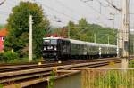 EBS 142 145-2 mit dem Eishockey-Sonderzug DPE 24585 von Erfurt Hbf nach Hannover-Kleefeld, am 05.09.2014 in Erfurt-Bischleben.