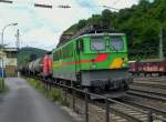 Überraschung des Tages. Eine unbekannte 142er kam mit 212 100 der Bayern Bahn und einen Kesselzug durch Linz gefahren.

Linz 13.06.2015