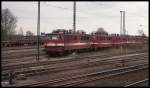 Am 26.4.1992 stand in Leipzig - Wahren diese lange Reihe abgestellter Reichsbahn Loks. Vorn ist 142048 zu sehen.