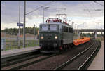 Am 26.08.2020 um 9.30 Uhr kam der Holzroller 242001-6 mit einem Zug aus neuen Containertragwagen durch den Haltepunkt Schkeuditz West.