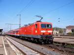 BR 143 963-7 am 21.04.07 mit einem RegionalExpress aus Stuttgart HBF  auf Gleis 2 des Aalener Bahnhofs.