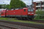 Nachschuß auf die 143 009 die am Abend des 24.4.2018 mit einem RE27 in Rheydt Hbf einfahrend zu sehen ist.