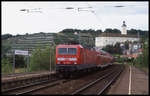 143129 fährt hier am 7.8.1999 um 13.00 Uhr mit einem Dosto nach Heilbronn in Gundelsheim ein.