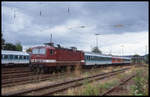 143630 steht mir einer RB Garnitur am 7.8.1999 im Bahnhof Neckarelz.