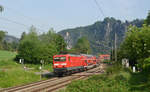 143 919 führte am Morgen des 11.06.19 eine S-Bahn nach Schöna durch Rathen.
