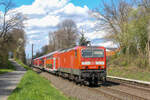 Mit einem RE 20 nach Frankfurt Hbf passierte 143 227 am 27.04.2021 den Fotografen in Wörsdorf.