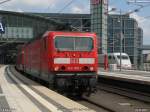 143 305-1 und ICE1 in Berlin Hbf.