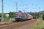 DB-Gebrauchtzug- Miete mich -143 326-7 mit WFL-Wagengarnitur als Entlastungszug im Franken-Thüringen-Express-Dienst (RE42 Nürnberg-Leipzig) am 17.7.2022 in der Einfahrt zum Saalfelder