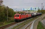 143 009 & 143 893 für DeltaRail mit Kesselzug, Ausfahrt Bf Rügendamm am 12.10.2022. Am Zugschluss lief noch eine Cargo 152er mit.

