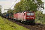 DB 143 321-8 mit Güterzug in Ahlten, Mai 2017.