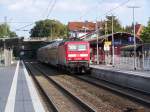 24.09.07, 143 162-6 schiebt eine RB nach Verden Aller, auf genommen beim Halt in Achim.