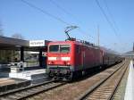 Frhling im Neckartal - Die RB 19166 Stuttgart - Mosbach Neckarelz, geschoben von 143 555-1 (ex Bw Cottbus), hat am 03.04.2005 ihren Zielbahnhof erreicht.