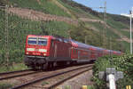DB 143 932 mit einer Regionalbahn bei Spay, 17.07.2007 - Scan vom Dia