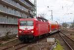 DB Regio 143 856-3 mit RB22 in Frankfurt Höchst vom Bahnsteig aus fotografiert 