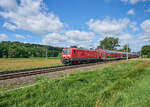 Am 13.06.2026 war die RB 22 von Limburg nach Frankfurt fast vollst�ndig in der Hand der Baureihe 143. 143 263 zog RB 15263 in Richtung Frankfurt und hat gerade den Haltepunkt Niederbrechen verlassen.