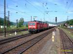 MEG 601 und 603 fuhren im Sommer 2007 mit einem Staubwagenganzzug (Ucs) durch Gemnden am Main KBS 800.