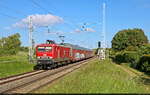 Rollende Garage: 143 851-4 transportiert Autoteile durch den Zscherbener Streckenblock Richtung Halle Rosengarten.
Die Lok ist inzwischen schon 20 Jahre bei der MEG.

🧰 Mitteldeutsche Eisenbahn GmbH (MEG)
🕓 24.5.2025 | 9:07 Uhr