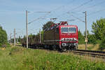 243 002 rollte am 24.06.26 mit ihren 3 Rungenwagen w�hrend einer Ausbildungsfahrt durch Greppin Richtung Bitterfeld.