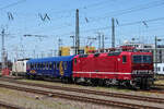 243 002 steht mit ihrem CityNightLine Wagen und 186 317-4 auf Gleis 18 des Saarbr�cker Hauptbahnhofs (28.07.2026)