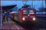 143 900-9 steht am Abend des 17.03.08 mit RE 19472 nach Stuttgart Hbf auf Gleis 5 des Aalener Bahnhofs.