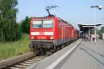 Die Wagen der S11 werden von 143 829 in Richtung Leipzig geschoben, 31.05.08