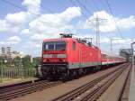 143 819 fhrt im Juni 2008 mit einer Regionalbahn nach Aschaffenburg ber den Rhein bei Mainz in Richtung Mainz Hbf.