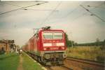 Bis zur Ablsung durch die Flirt-Zge fuhren alle RE-Zgen zwischen Sassnitz und Stralsund/Rostock mit der 143.143 947 mit dem RE Sassnitz-Stralsund im Oktober 2006 beim Halt in Teschenhagen.