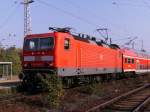 BR 143 087-5 steht mit RB nach Dresden Hbf  am 12.10.2008 in Elsterwerda Biehla.