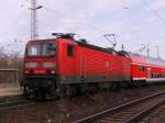 BR 143 010-7 mit RB nach Dresden Hbf
am 05.12.2008 in Elsterwerda Biehla.
