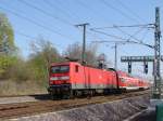 143 559-3 bei herrlichem Osterwetter an der Spitze der Regionalbahn von Magdeburg nach Braunschweig.