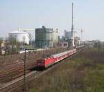 143 077 mit RB 32166 vor der Zuckerfabrik in Regensburg.