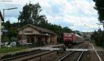 143 105-5 mit dem RE 22036 (Tbingen Hbf-Stuttgart Hbf) bei der Durchfahrt Oberboihingen 25.7.09