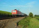 DB 143 878-7 mit der RB 15426 von Frankfurt (M) Hbf nach Koblenz Hbf, bei Erbach (Rheingau); 05.08.2009