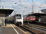 TR 460 017 als TR 87531 nach Mainz und 143 280 mit der RB27 nach Mnchengladbach am 14.10.09 in Kln Deutz.