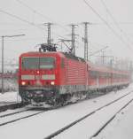 143 347 mit RB, Osterburken - Bad Friedrichshall Jagstfeld, hat bei dichtem Schneetreiben soeben ihr Endziel erreicht.