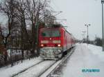 Man könnte meinen die Bahn muß immer mehr Sparen, wie hier gesehen in Zwickau Pölbitz bei der RB 17321 Zwickau (Sachs) Hbf - Dresden Hbf mit 143 926-4 und einen Stw 762. Fotografiert am 31.12.2010