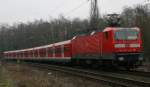 143 241 schiebt am 2.2.11 die S6 nach Essen Hbf in Essen-Kettwig