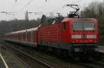 143 606 schiebt die S6 nach Essen Hbf am 2.2.11 in Essen-Kettwig