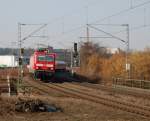 Die bestens gepflegte Stuttgarter 143 315 durchfhrt am 8.3.2011 mit ihrer n-Wagen-Garnitur den Bahnhof Stuttgart-Feuerbach in Richtung Hauptbahnhof.