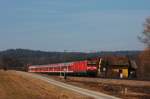 143 626 mit einer S-Bahn am 05.03.2011 bei Plling.