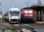Kleiner Treff am 04.04.11 zwischen dem IC 2152 nach Frankfurt Flughafen und der RB 26426 nach Leipzig Hbf, in L-Miltitz.