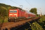 Eine RB nach Kln Hbf bei der Durchfahrt in Leutesdorf am Rhein am Abend des 02.06.2011.