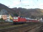 143 835-7 zieht den RB 81 Trier - Koblenz am 07.12.2011 aus Treis Karden